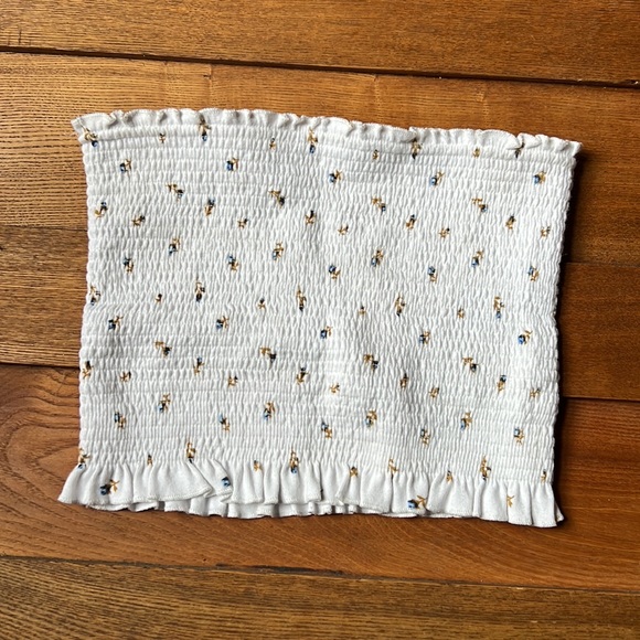 Cute white with blue flowers Tube top xs - Picture 3 of 3